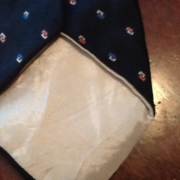 Retro Silk Leo Chevalier - Made in Canada -Black silk tie - well loved - Picture 11 of 16